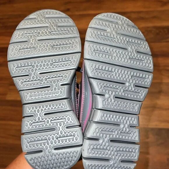 Skechers Gray and Hot Pink Heart Mid Calf Faux Fur Lace Up Boot Size 11 Toddler - Picture 6 of 7